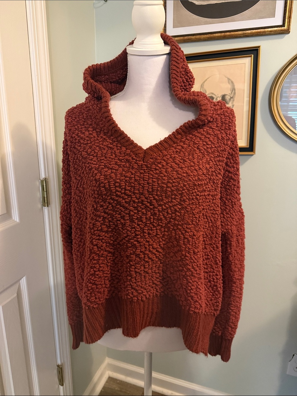 POL Chunky Popcorn Cowl V-Neck Sweater in Rust